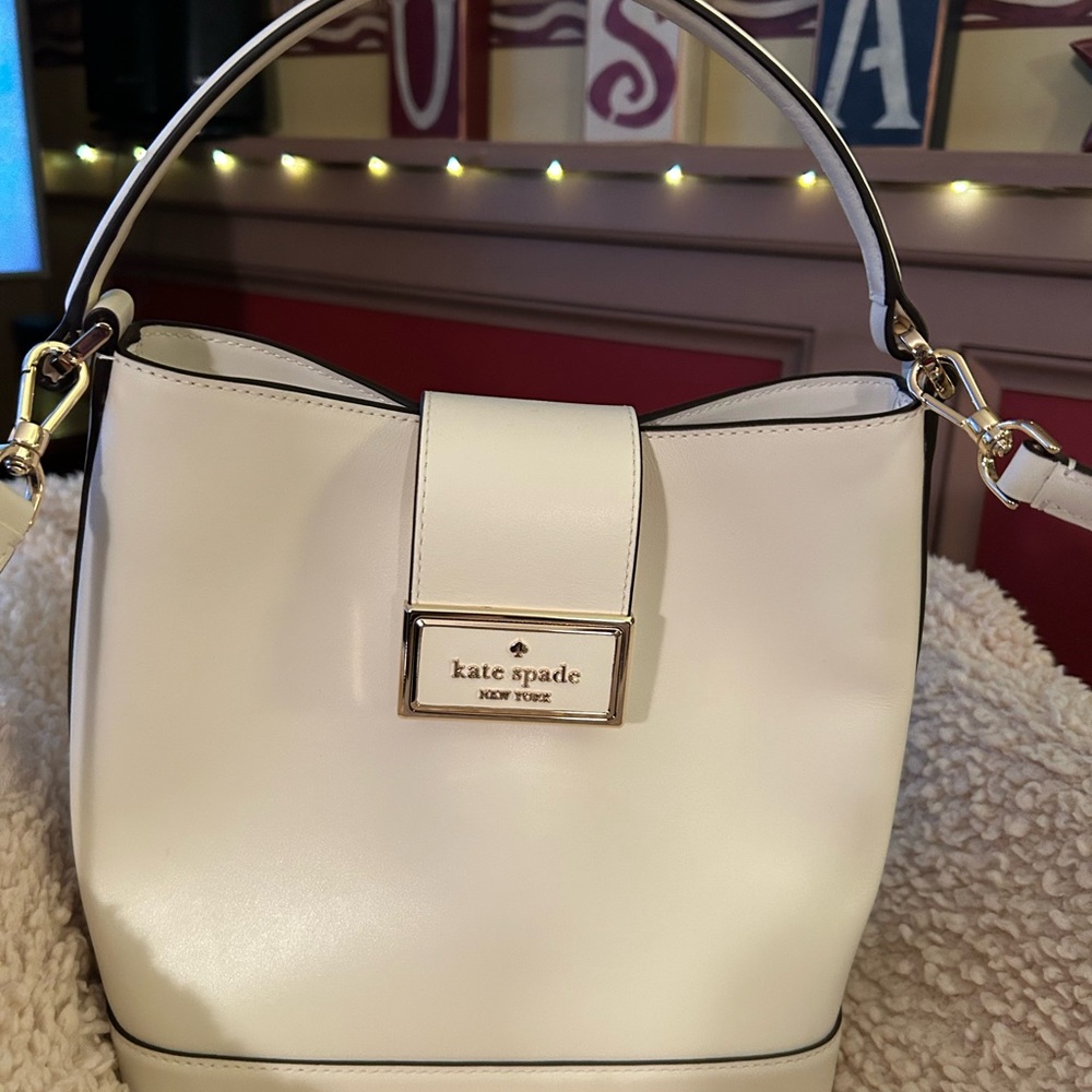 Kate Spade Reegan Bucket Bag
Smooth Leather